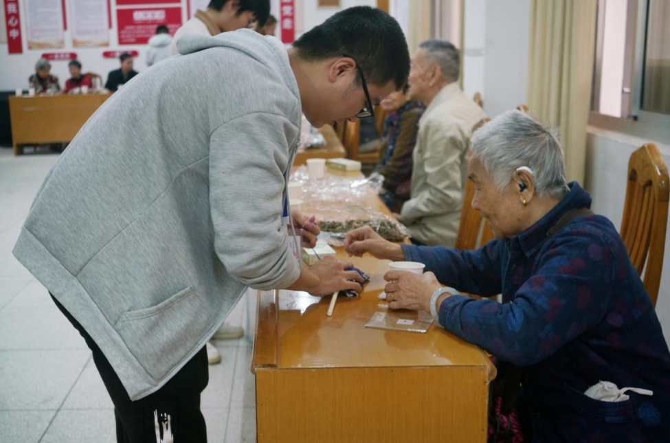 永利集团3044欢迎光临:情系重阳 暖心关怀 永利集团3044欢迎光临:情系重阳 暖心关怀
