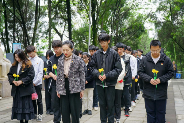 永利集团3044欢迎光临:红色与诗色交织的清明